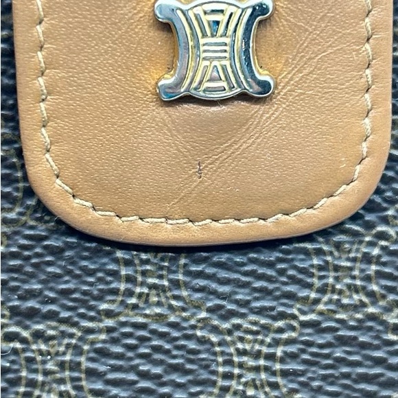 Celine wallet with snap and kiss lock. - Picture 2 of 8